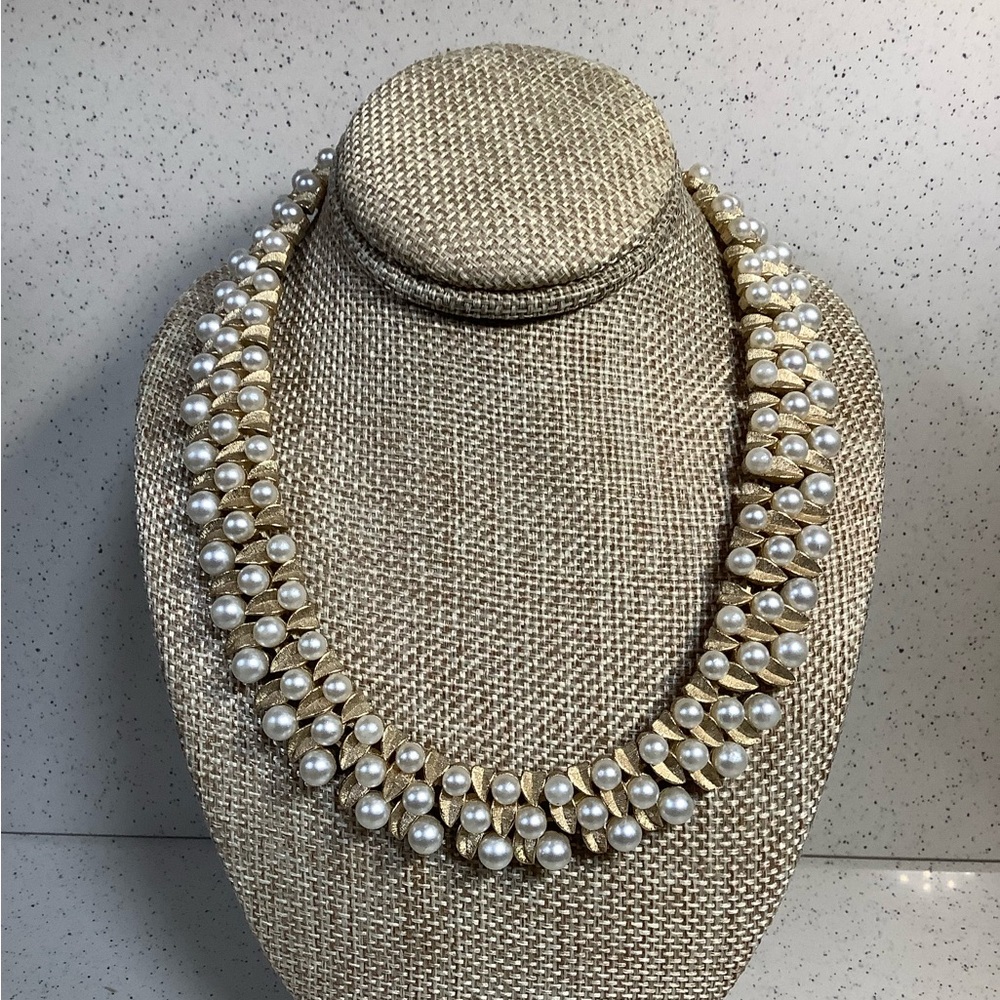 Trifari Elegant Faux Pearl and Gold leaf crown Necklace